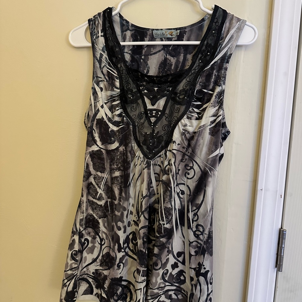 Unity World Wear Black and Gray Patterned Blouse